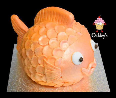 One of our favourites - the goldfish cake :) Orange Cake Ideas, Spherical Cake, Goldfish Cake, Goldfish Party, Orange Ideas, Fish Cake Birthday, Tin Cake, 21st Cake, Pinata Cake