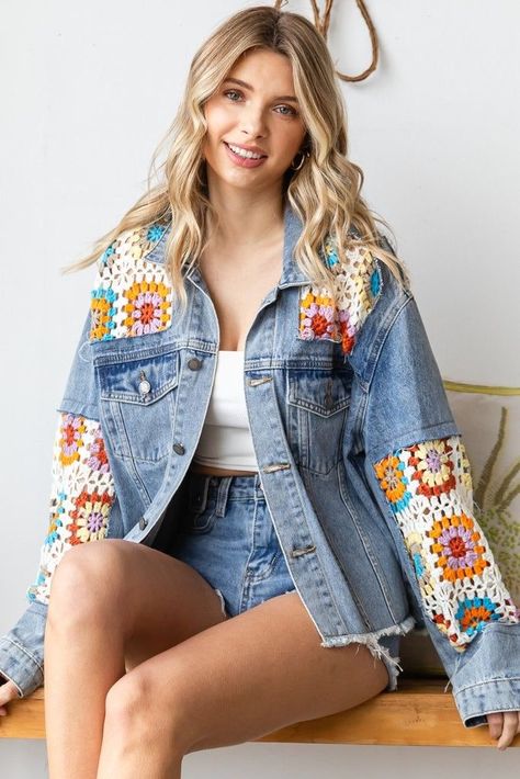 Granny Square Denim Jacket, Crochet Jean Jacket, Crochet Denim Jacket, Crochet On Jeans, Denim Jacket Upcycle, Jean Sewing, Denim Crochet, Crochet Garments, Jean Jacket Patches