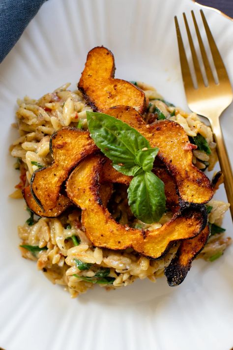 Creamy Orzo and Acorn Squash - This Savory Vegan Acorn Squash And Pasta Recipes, Acorn Squash Orzo, Squash Orzo, Squash Pasta Recipe, Creamy Orzo, Acorn Squash Recipes, Squash Pasta, Orzo Recipes, Dinner Prep