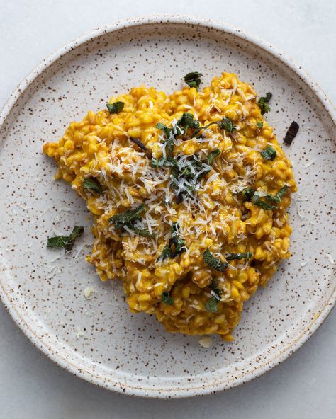 Creamy Butternut Squash Farro - Justine Snacks Butternut Squash Farro, Justine Snacks, Farro Recipes, Pumpkin Quinoa, Sage Recipes, Creamy Butternut Squash, Edamame Salad, Squash Risotto, Butternut Squash Risotto