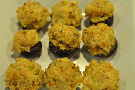 Boudin-Stuffed Mushrooms - the classic Cajun rice sausage makes these mushrooms extra delicious! Boudin Stuffed Mushrooms, Cajun Boudin Recipe, Boudin Recipes, Boudan Recipe, Cajun Thanksgiving, Cajun Meals, Cajun Party, Boudin Recipe, Boudain Recipes