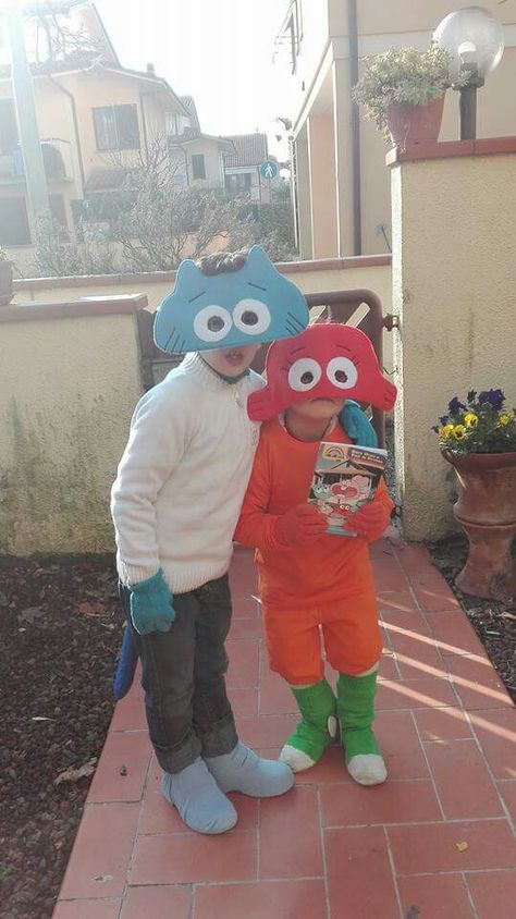 Gum All And Darwin Costume, Amazing World Of Gumball Halloween Costumes, Gum Ball And Darwin Costume, Gumball And Darwin Costume Halloween, Nickolodian Characters Costumes, Darwin Watterson Cosplay, Gumball And Darwin Halloween Costume, Duo Customes Ideas, Cartoon Network Halloween Costumes