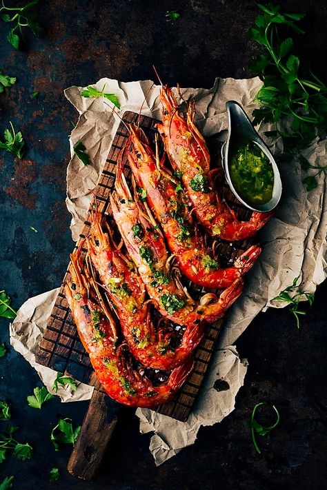 Grilled prawns by Raquel Carmona Romero Grilled Prawns, Dark Food Photography, Food Photography Inspiration, Seafood Pasta, Calamari, Food Platters, Food Presentation, Food Plating, Beautiful Food