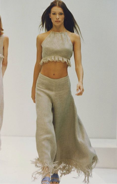 Runway Iconic, High Fashion Runway, 90s Runway, 90s Runway Fashion, Prada Fashion, Vintage Runway, Prada Spring, Linen Fashion, Womenswear Fashion