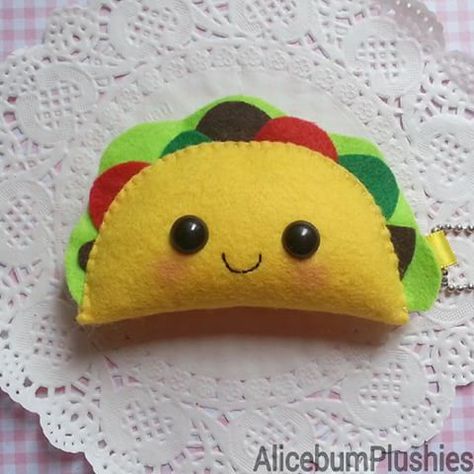 Felt Taco, Taco Crafts, Kawaii Felt, Felt Plush, Felt Food Diy, Phone Card Holder, Felt Keychain, Felt Pillow, Kawaii Crafts