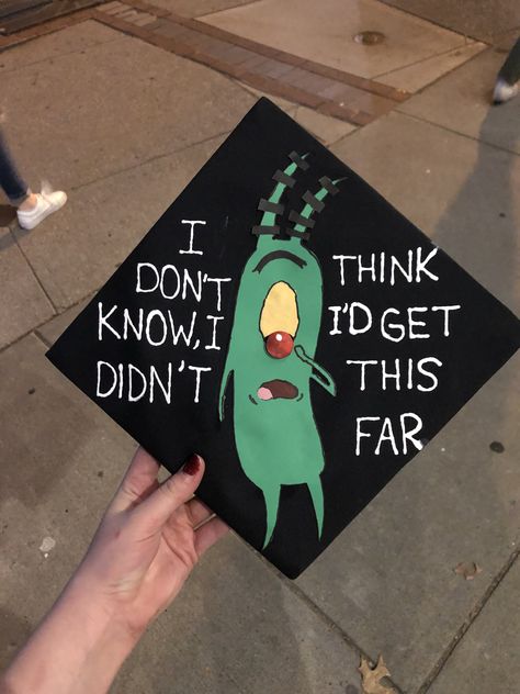 High School Graduation Cap Designs, Funny Graduation Caps, Creative Graduation Caps, High School Graduation Party Decorations, College Grad Cap Ideas, Grad Cap Decorated, Graduation Cap Decoration Diy, High School Graduation Cap, College Graduation Cap Decoration