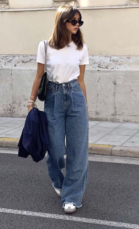 Modest Fits Jeans, Baggy Pants Style Women, Old Money Jean Outfits, Wide Denim Outfit, Baggy Jeans Outfit Aesthetic Summer, Samba Ootd Women, Wide Leg Jeans Women Outfit, Basic Ootd Casual Simple, Loose Jeans Outfit For Women