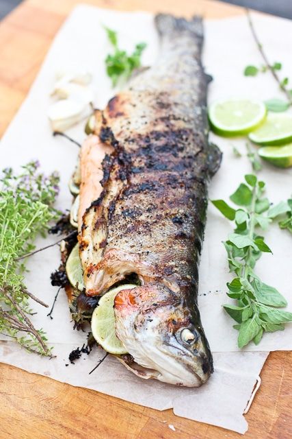 Mouth watering Summer grilling recipes perfect for family gathers, BBQ, reunions and parties. Start up those grills it's grilling season! Bread Meals, Nola Food, Whole Fish Recipes, Trout Recipe, Grilled Trout, Fish Plates, Trout Recipes, Nice Dinner, Summer Grilling Recipes