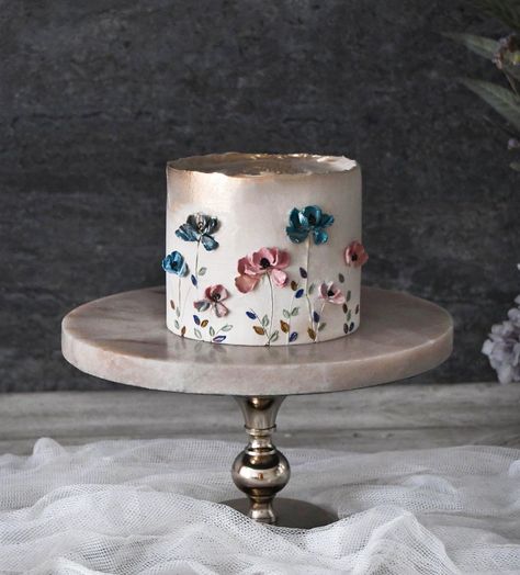 Palette Knife Cake, Buttercream Flowers Tutorial, Minimalist Cake, Buttercream Flower, Buttercream Flower Cake, Icing Flowers, Cake Classes, Individual Cakes, Spring Cake