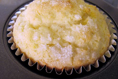 Here is my adaptation of Giada de Laurentiis' Lemon Ricotta Muffins Recipe using the homemade ricotta recipe from Chef Jeremy Grossman. Simple Quiche, Lemon Ricotta Muffins, Ricotta Muffins, Crumb Cakes, Ricotta Recipe, Fresh Ricotta, Giada Recipes, Homemade Ricotta, Citrus Recipes