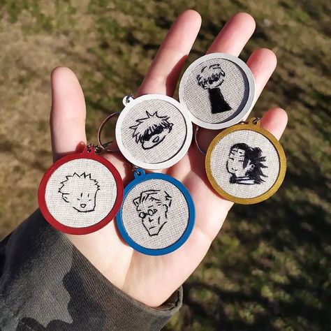 #embroidery #bordado #jjk #jujutsukaisen #anime Jujutsu Kaisen Embroidery, Embroidery Aesthetic Vintage, Jjk Embroidery, Anime Embroidery Ideas, Jjk Crochet, Gojo Embroidery, Kawaii Embroidery, Anime Embroidery Designs, Geeky Cross Stitch Patterns