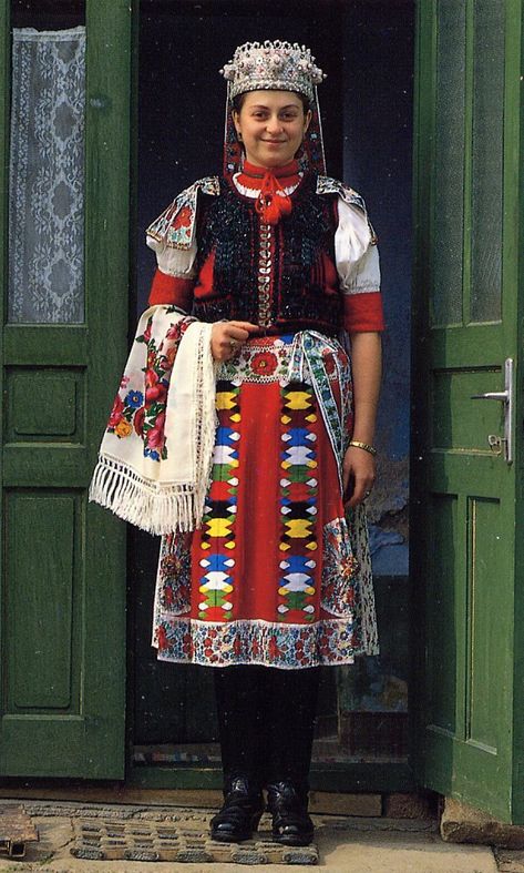 FolkCostume&Embroidery: Overview of the peoples and costumes of Transylvania Norway Culture, Bulgarian Folklore, Bulgarian Clothing, Costumes Around The World, Folk Clothing, National Dress, Mode Boho, Folk Dresses, Ethnic Dress