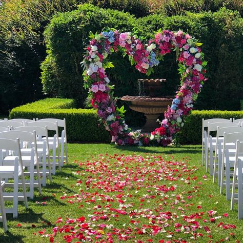 Love in bloom - Heart shaped floral wedding backdrop by @mimosafloraldesign #creative #love #heart #flowerheart #ceremonyflowers #ceremony #petalaisle Heart Shaped Flower Arch, Heart Shaped Wedding Arch, Heart Shaped Backdrop, Heart Wedding Arch, Backdrop Draping, Floral Wedding Backdrop, Simple Wedding Arch, Beautiful Wedding Ideas, Simple Classic Wedding