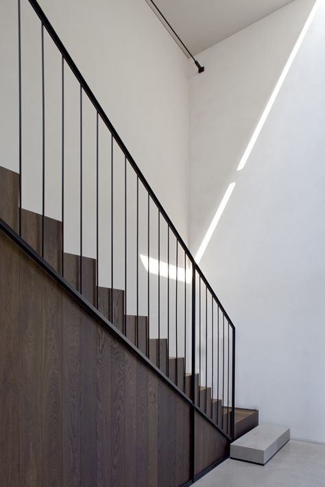 Exterior Handrail, Southwest Modern, Padua Italy, Brick Cladding, Stair Railing Design, Stairs Design Modern, Stair Handrail, Bright Living Room, Boho House