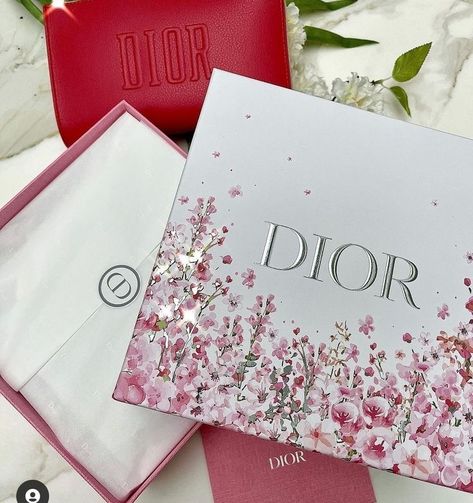 Luxury Box Design, Packing Box Design, Cake Boxes Packaging, Luxury Brand Packaging, Paper Bag Design, Gift Box Design, Dior Makeup, Makeup Quotes, Candle Packaging