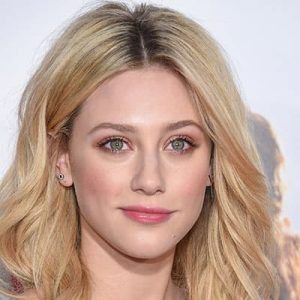 Lili Reinhart Movies, Bio, Age, Husband, Net Worth and Daughter Teen Drama Series, The Kings Of Summer, Los Angeles Airport, Brittany Murphy, Dylan Sprouse, Black Comedy, Special Victims Unit, Betty Cooper, Lili Reinhart