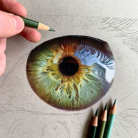 Hyperrealism Drawing, Carandache Luminance, Colored Pencil Art Projects, Pencil Drawings Of Flowers, Realistic Eye Drawing, Drawing Pencils, Prismacolor Art, Colored Pencil Artwork, Colored Pencil Techniques