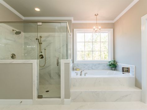 Corner Bathtub Ideas Master Bath, Jacuzzi Bathroom Luxury, Bathroom Jacuzzi Tub Ideas, Master Bathtub Ideas, Luxurious Master Bath, Bathtub Makeover, Jacuzzi Bathroom, Master Bath Layout, Luxury Master Bath