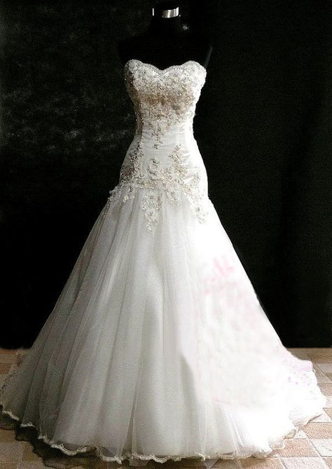 Omg... Gorgeous!! Tulle Applique, Pnina Tornai, Beautiful Wedding Gowns, White Wedding Dress, Dresses Simple, Satin Wedding, Gorgeous Gowns, Beautiful Wedding Dresses, Dream Wedding Dresses