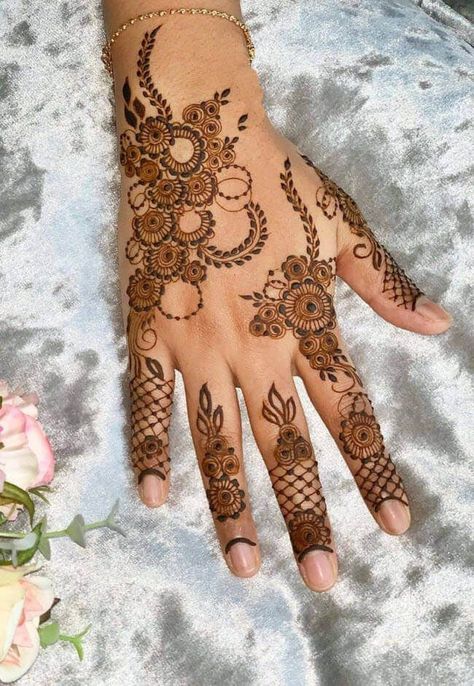 Finger Henna Designs, Latest Henna Designs, Design Henna, Mehndi Designs For Kids, Very Simple Mehndi Designs, Modern Mehndi Designs, Pretty Henna Designs, Full Mehndi Designs, Full Hand Mehndi Designs