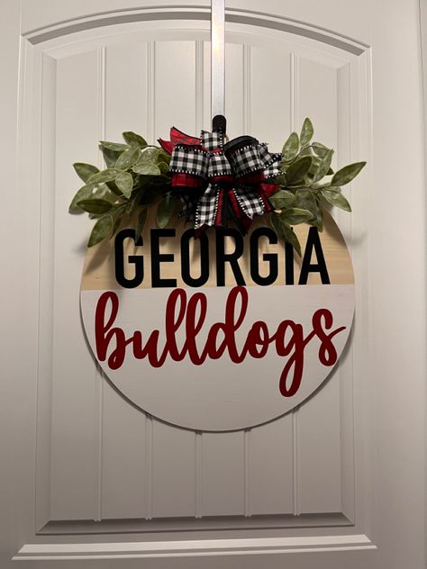 18” georgia bulldogs round sign Georgia Bulldogs Welcome Sign, Georgia Door Hanger, Georgia Bulldogs Wreath, Georgia Bulldogs Door Hanger, Georgia Bulldogs Decor, Georgia Bulldog Wreath, Diy Wood Wall Decor, Round Door Sign, Circuit Machine