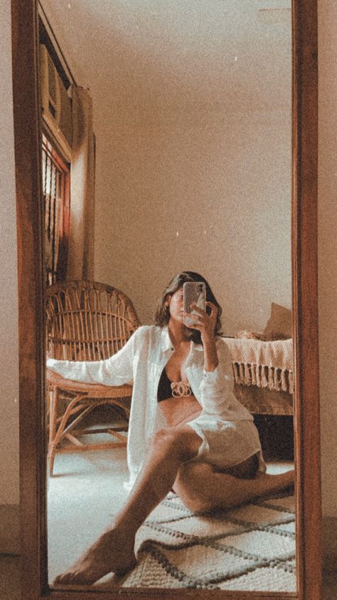 Mirror Selfie Photoshoot, Floor Mirror Poses, Floor Mirror Pics Poses, Full Length Mirror Selfie Poses, Floor Mirror Selfie, Plus Size Mirror Selfie Poses, Aesthetic Sitting Poses, Sitting Mirror Selfie, Full Length Mirror Selfie