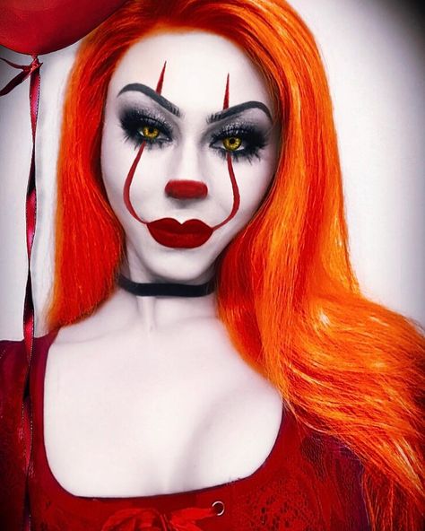 Lizzy Fanning on Instagram: ““Want a balloon?” 🎈 • • • #IT #HiGeorgie #ITgirl #Pennywise #clown #creepy #creepyclown #goth #fear #dreams #gothgirl #fashion #love #me…” Aesthetic Halloween Makeup, Fun Halloween Makeup, Clown Creepy, Dark Smokey Eye Makeup, Creepy Clown Makeup, Clown Costume Women, Clown Face Paint, Body Painting Festival, Dark Smokey Eye