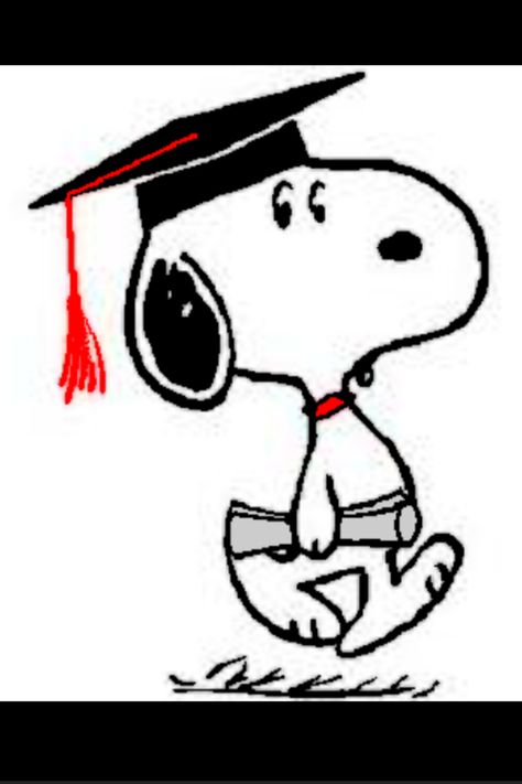 Graduating Garfield Graduation Cap, Snoopy Parking Spot, Senior Drawing Ideas, Snoopy Graduation Cap, Graduation Doodles, Graduation Poster Ideas, Snoopy Graduation, Snoopy School, Snoopy Tattoo