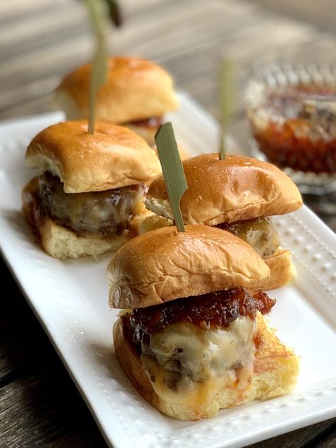 Beef Sliders with Easy Bacon Jam Easy Bacon Jam, Bacon Jam Burger, Hamburger Sliders, Bacon Onion Jam, Bacon Jam Recipe, Tillamook Cheese, Appetizer Sandwiches, Beef Sliders, Tiny Fairy