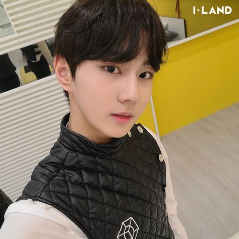 ⓒ𝓉𝑜 𝓉𝒽𝑒 𝑜𝓌𝓃𝑒𝓇 #Mnet #ILAND #I_LAND #BehindPhoto #Jungwon_ILAND I-land Jungwon, Jungwon Iland, Jungwon I-land, I-land Bighit, L A, I Land, Behind Photo, Cat Boys, Boy Band