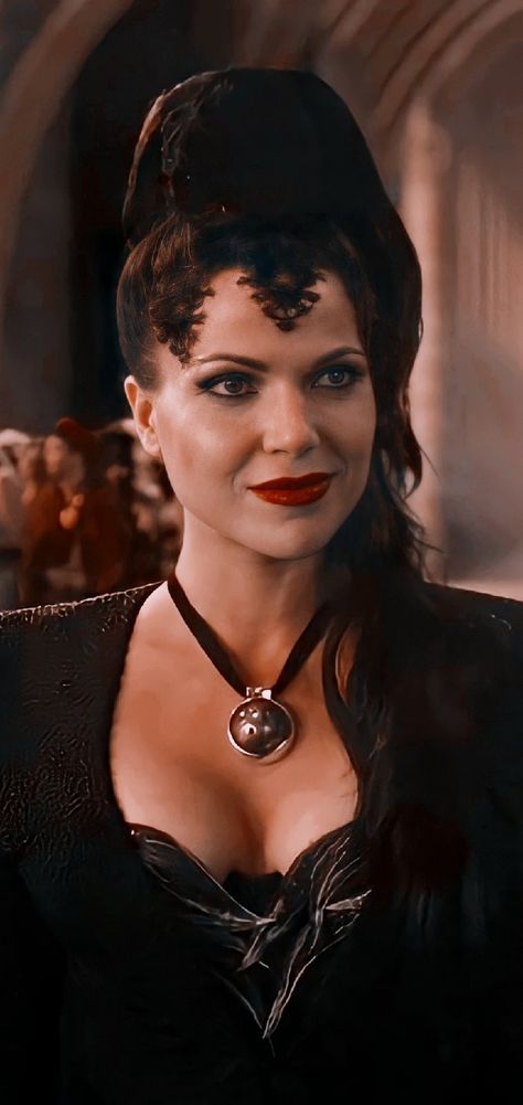 Regina Ouat, Evil Queen Costume, Angelcore Aesthetic, Lana Parilla, Evil Queens, Fairytale Aesthetic, Queens Wallpaper, Aesthetic Lockscreens, Fair Outfits