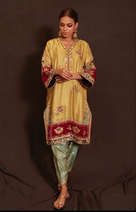 Dogri Suit Designs, Banarasi Suit Designs Latest, Silver Embroidery Work, Silk Dress Design, Plazzo Suits, Embroidery Fashion Detail, Pakistani Formal Dresses, Simple Kurta Designs, Pakistani Fashion Casual