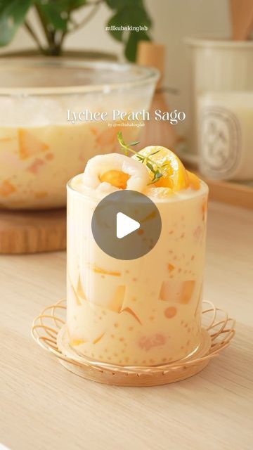 gabby on Instagram: "Lychee Peach Sago 🍑  Another sago recipe! 😆 Kali ini bikin versi yg agak thick plus seger ✨ isiannya juga lebih banyak dari sago sebelumnya, ada puree buahnya juga di kuahnya 🍑  Hasil sagonya ga pure manis, ada asem seger dari peach sama lycheenya jadi super nyegerin!! 🥹 aku rating 9/10! Wajib cobainnn 🤍   Ingredients: - peach - lychee - peach pudding - lychee jelly - nata de coco - lychee popping boba  - sago - peach puree - condensed milk - evaporated milk - fresh milk - ice cubes . . . . . . #lycheepeachsago #peachsago #sagodessert #idetakjil #homecafeindonesia #homecafe #홈카페 #홈카페스타그램 #홈카페그램 #홈카페영상 #drinkstagram" Peach Sago, Lychee Pudding, Peach Pudding, Sago Recipes, Lychee Jelly, Popping Boba, Peach Puree, Fresh Milk, Evaporated Milk