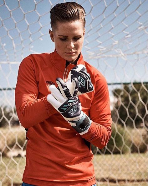 Care Hairstyle, Masculine Women, Hairstyle Change, Butch Fashion, Androgynous Women, Ali Krieger, Ashlyn Harris, Orlando Pride, Soccer Women