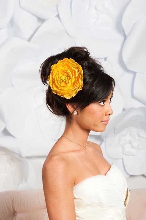 Mustard yellow flower fascinator. $84.00, via Etsy. Hair Updos For Weddings Guest, Braids Prom, Wedding Guest Fascinators, Yellow Fascinator, Guest Hair, Fascinator Hairstyles, Flower Fascinator, Wedding Hairstyles With Veil, Wedding Guest Hairstyles