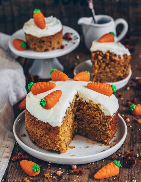 Carrot Cake Vegan, Creamy Frosting, Vegan Carrot Cakes, Vegan Cake Recipes, White Frosting, Cake Vegan, Carrot Cake Recipe, Mini Cake, Easy Delicious Recipes