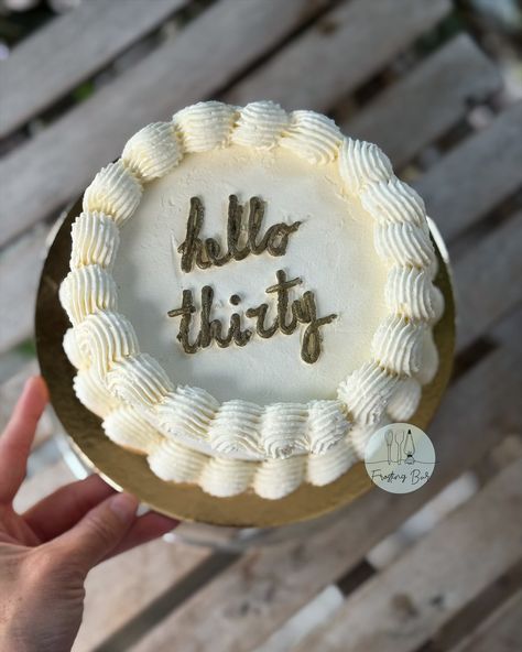 • Sometimes, simple is all you need ✨ This ‘Hello Thirty’ cake with hand-painted gold lettering was the perfect way to celebrate turning 30 in style! 🎂💛 • •Birthdays call for special cakes, whether it’s a bold design or something sweet and simple 🥰 Have a big day coming up? Let’s create a custom cake to make it memorable! ✨ • • Drop your age in the comments [if you dare]—what should the cake say for your next birthday? 🎉 • #birthdaycake #frostingbar #frostingaddiction #foodlover #baking ... Thirty Cake, Hello Thirty, Special Cakes, Turning 30, Special Cake, Gold Lettering, Custom Cake, Bold Design, Something Sweet