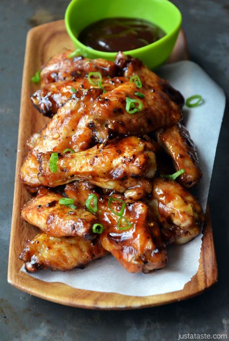 Crispy Baked Asian Chicken Wings by justataste #Chicken_Wings #Asian Baked Asian Chicken Wings, Asian Chicken Wings, Sriracha Chicken, Garlic Puree, Fingerfood Party, Honey Sauce, Asian Chicken, Spring Onions, Chicken Wing Recipes