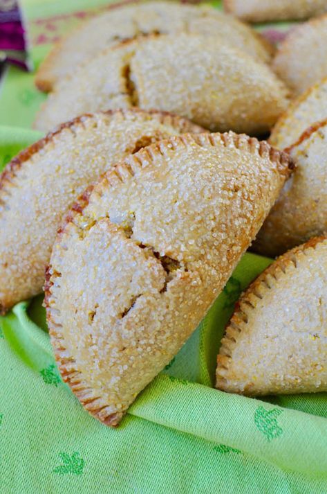 How to Make Butternut Maple Empanadas with a cornmeal-coconut crust. A dairy-free fall dessert Recipe | ¡HOLA! JALAPEÑO Squash Empanadas, Dairy Free Mexican Recipes, Handheld Pies, Growing Butternut Squash, Healthy Latin Recipes, Potato Empanadas, Gluten Free Mexican Recipes, Cornmeal Crust, Butternut Squash Cinnamon