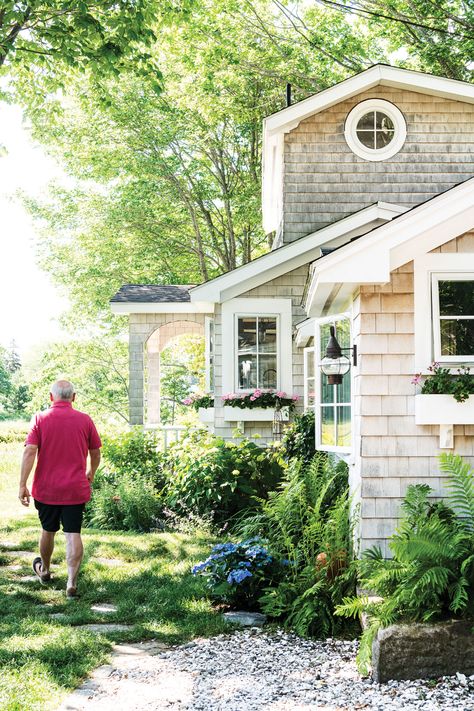 A couple finds peace, and a decade-long project, on a tidal cove. New England Cottage, Nantucket Style Homes, Nantucket Cottage, Coastal Cottage Style, Fairytale House, Nantucket Style, Maine Cottage, Cottage Exterior, Cottage Interior