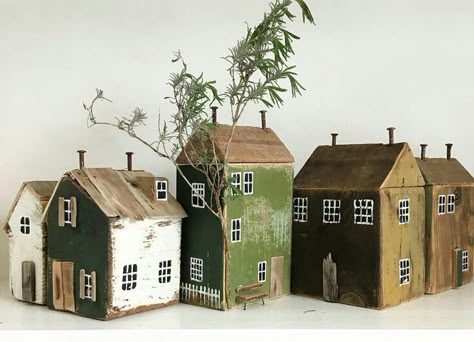 Scrap Wood Crafts, Small Wooden House, Wood Block Crafts, Wooden Cottage, Pottery Houses, Clay Houses, Wooden Houses, Driftwood Crafts, Ceramic Houses