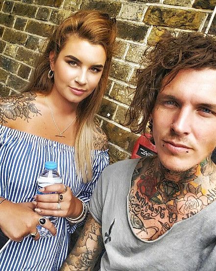 Who is Alice Perrin? Professional tattoo artist who stars on E4's Tattoo Fixers Alice Perrin, Dodie Tattoo, Tattoo Fixers, Dallas Tattoo, 12 Tattoos, Unusual Tattoo, Tattoo New, Tattoo Apprenticeship, Street Tattoo