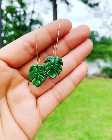 Monstera Clay Earring, Botanical Clay Earrings, Mini Monstera, Monstera Earrings, Monstera Leaf Earrings, Fimo Ideas, Arte Quilling, Silver Statement Earrings, Green Clay