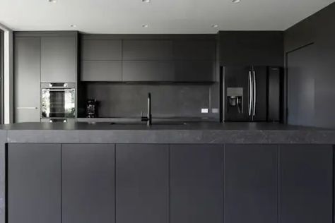 When it comes to countertops, why restrict oneself to just black and white? Why not try a colour… Dark Grey Granite Countertops, Dark Grey Granite, Grey Granite Countertops, All Black Kitchen, Black Countertop, Laminate Kitchen Cabinets, Laminate Kitchen, Grey Laminate, Just Black