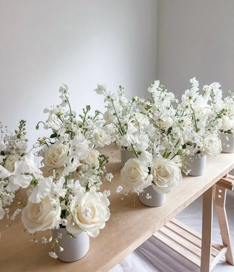 White Centre Pieces, Simple Floral Centerpieces, White Wedding Flowers Centerpieces, White Hydrangea Centerpieces, White Flower Centerpieces, White Floral Centerpieces, Church Wedding Flowers, White Floral Arrangements, White Flower Arrangements