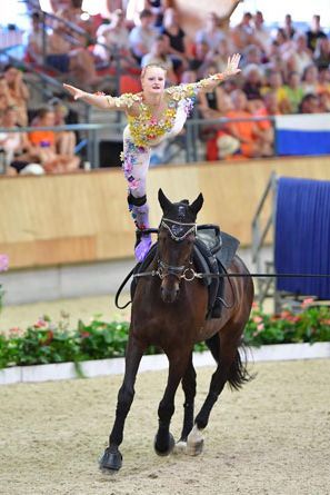 U.S. Equestrian is proud to recognize Sydney Schimack of Laporte, Colo., as the 2019 U.S. Equestrian Vaulter of the Year. Schimack, who competed for the bronze medal-winning U.S. Vaulting Team Squad at the FEI Vaulting World Championships for Juniors.  #horses #vaulting #horsevaulting #equestriansport Equestrian Vaulting, Vaulting Equestrian, Horse Vaulting, Real Cowgirl, Horse Reference, Aerial Silk, Trick Riding, Horse Pics, Horse Dressage