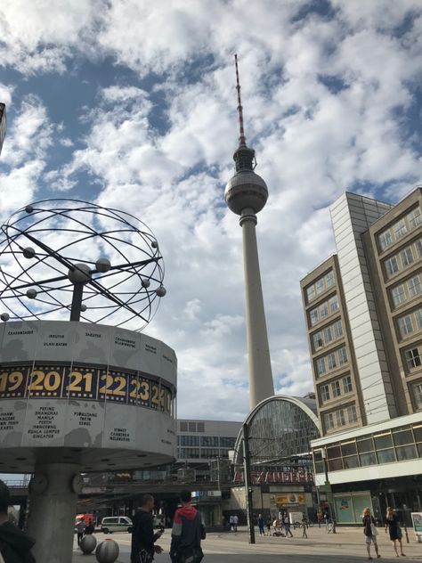 #berlin #alexanderplatz #berlinturm Berlin Vibes, World Clock, Berlin City, School Trip, I School, Kuala Lumpur, Manila, Shanghai, Berlin