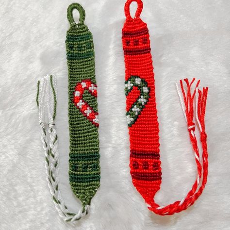 Alpha pattern #160485 | BraceletBook Christmas Alpha Bracelet Patterns, Christmas Friendship Bracelets Patterns, Christmas String Bracelets, Alpha Pattern Christmas, Christmas Friendship Bracelet Patterns, Christmas Friendship Bracelets, Christmas Alpha Patterns, Christmas Bracelet Pattern, Alpha Pattern Bracelet