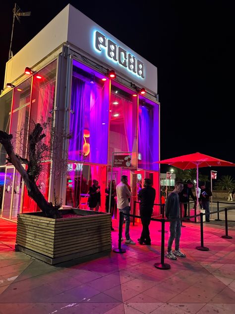 #pacha #club #barcelona #night Barcelona Night Clubs, Night Club Design Interior, Italian Night Club, Club Design Interior, Barcelona Club, Barcelona Nightlife, Barcelona Aesthetic, Underground Club, Italian Night