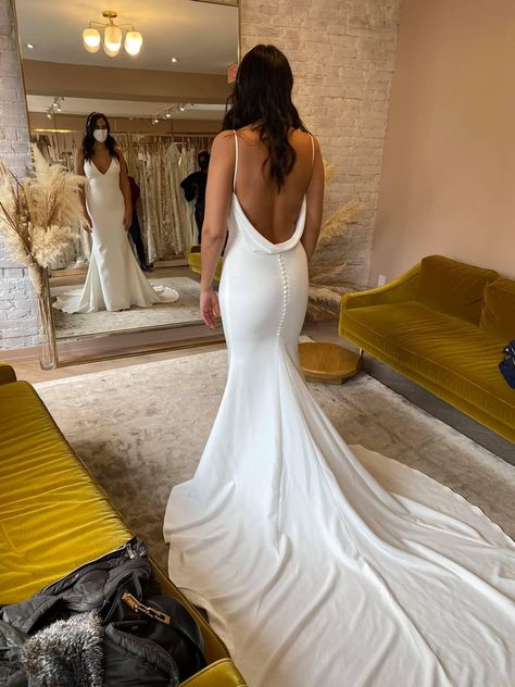 Dress Styles Wedding, Wedding Dress Low Back, Plain Wedding Dress, Minimal Wedding Dress, Custom Wedding Dresses, Unique Wedding Dresses, Classy Wedding Dress, Fairy Tale Wedding Dress, Stylish Wedding Dresses